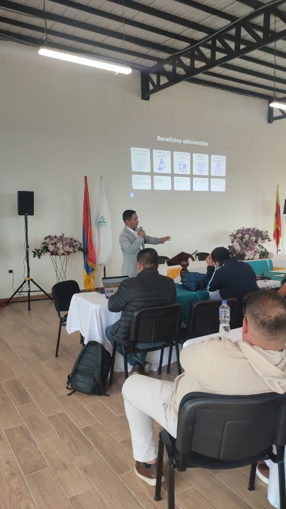 Presentación de beneficios adicionales del ecosistema Sintia ante líderes educativos en Cachipay